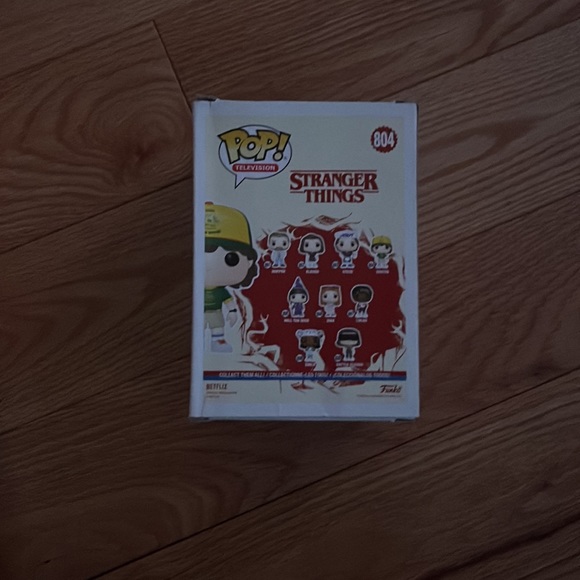 Funko Pop Dustin #828 - Picture 7 of 10